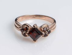 Garnet Rhombus and Flower Handmade Ring in 14K Rose Gold Rhombus Ring, Garnet Ring Gold, Gold Schmuck, Fancy Rings, 14k Rose Gold Ring, Midi Rings, Garnet Ring, Fancy Jewelry, Fine Jewels