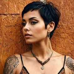 Dark Pixie Cut, Short Summer Haircuts, Longer Pixie, Long Pixie Cut, Layered Pixie Haircuts, Haircuts Trendy, Summer Haircut, Androgynous Hair, Longer Pixie Haircut