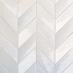 a white tiled wall with an arrow pattern