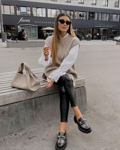 Vinter Mode Outfits, Moira Rose, Mode Zara, Winter Fashion Outfits Casual, Chique Outfits, Zara Outfit, Mode Casual, Stylish Work Outfits, Mode Inspo