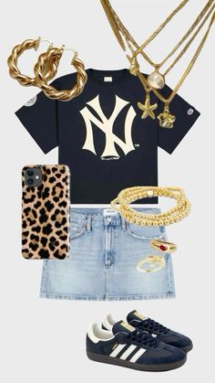 Trendy outfit ideas for 2024 Trending Fits 2024, Outfit For School, Nyc Outfits, Trendy Outfit Ideas, 2024 Outfits, Outfit Inspo Summer, Stylish Summer Outfits, Summer Streetwear, Outfit Inspo Casual