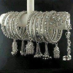 Silver Jewelry Accessories, The Bling Ring, Antique Jewellery Designs, Glass Bangles, Silver Jewellery Indian, Indian Jewelry Sets