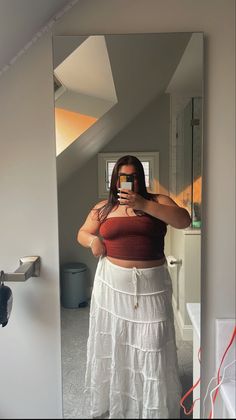 Long Summer Skirts Outfits, Long Skirts On Plus Size, Long Skirts Plus Size Outfit, Long Skirt Instagram Pictures, Boho Skirt Outfit Plus Size, Flowy Skirt Outfit Aesthetic, Spring Break Outfits Plus Size, Long White Skirt Outfit Plus Size, Long White Boho Skirt Outfit