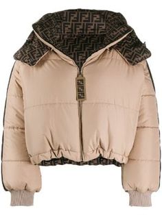 Reversible Puffer Jacket, Fendi Logo, Puffer Jacket Women, Looks Chic, Look Cool, Luxury Outfits, Jacket Outfits, Puffer Jacket, Runway Fashion