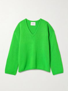 Liven up your knitwear collection with Lisa Yang's 'Mona' sweater. Spun from cashmere in a vibrant 'Evergreen' shade, it has a ribbed V-neckline and relaxed shape emphasized by dropped shoulders. Style yours solo or underpinned with a white tee. Green Cashmere Long Sleeve Sweater, Green Long Sleeve Cashmere Sweater, Casual Green Cashmere Sweater, Green Cashmere Winter Sweater, Classic Green Wool Sweater, Jean Trench Coat, Knitwear Collection, Lisa Yang, Sports Trousers