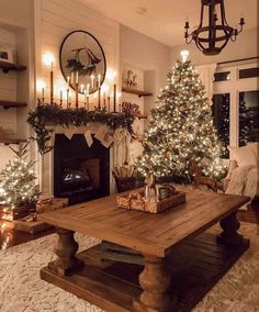 Cozy Christmas Decor, Christmas Decor Inspiration, Beautiful Farm, Christmas Inspo, Cozy Farmhouse, Christmas Decorations For The Home, Farmhouse Christmas Decor, Christmas Decor Ideas, Christmas House