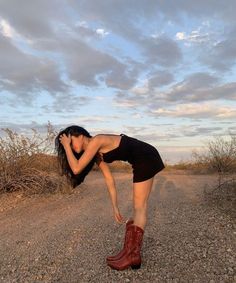 Black Cowboy Boots Outfit Aesthetic, Mode Coachella, Knee High Cowgirl Boots, High Cowgirl Boots, Red Cowgirl Boots, Cowboy Boot Outfits, Foto Cowgirl, Cowboy Boots For Women, Cowgirl Boots Outfit