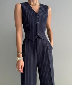 Graduation Jumpsuit Outfit, Modest Girly Outfits, Neat Casual Outfits, Classic Style Outfits, Fashion Sketches Dresses, Stylish Summer Outfits, Stylish Work Attire, Woman Suit Fashion, Pinstripe Suit