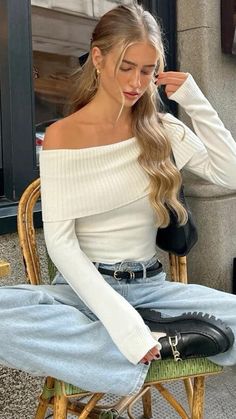 Feminine Comfy Outfit, Cute Winter Disney Outfits, Winter Outfits Spain, Europe Outfits Cold, Florence Outfits Spring, Winter Rush Outfits, Cold Europe Outfits, Grey Tank Top Outfit, Barbie Transformation