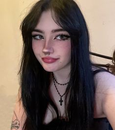 pretty alt girl egirl grunge eye makeup black hair selfie eyeliner tiktok Grunge Makeup Pictures, Cute Edgy Makeup Looks, Tiktok Egirl Makeup, Alt Makeup Without Lashes, Goth Natural Makeup, Cute Alternative Makeup, Grunge Egirl Makeup, Hot Grunge Makeup, E Girl Eye Makeup