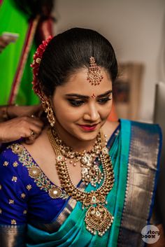 Green Blouse Designs, Blue Blouse Designs, Engagement Saree, Photographer Life, Blouse Works, Pattu Saree Blouse Designs, New Saree Blouse Designs, Wedding Saree Blouse Designs, Cutwork Blouse Designs