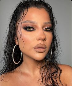 Dark Face Makeup, Arabic Makeup Looks, Latte Makeup Look, Beautiful Eyeliner, Trending Makeup, Sultry Makeup, Arabic Makeup, Eyeliner Styles, Power Of Makeup