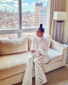 Jumpsuit Fashion, Suit Fashion, White Outfits, White Fashion, City View