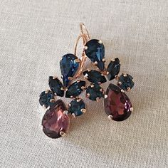 Navy blue and Burgundy earrings, now available in my shop. Earrings With Navy Blue Gown, Elegant Cheap Burgundy Jewelry, Gold Jrwelry With Navy Dress, Earrings With Navy Blue Sequined Dress, Make Jewelry For Beginners, Jewelry For Beginners, Burgundy And Navy Blue, Burgundy Earrings, Rose Gold Bridesmaid