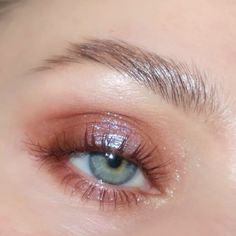 Ethereal Makeup Aesthetic, Cool Tone Eye Makeup, Ethereal Eye Makeup, Aphrodite Makeup, Simple Makeup Ideas, Iridescent Eyeshadow, Disco Makeup, Natural Summer Makeup