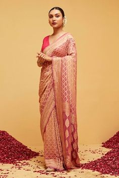 Onion pink saree with bandhani banarasi woven motifs in checkered pattern. Comes with running blouse piece. - Aza Fashions Banarasee Saree, Shaded Saree, Onion Pink, Sarees Banarasi, Western Gown, Maroon Saree, Formal Saree, Indo Western Gown, Set Saree