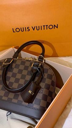 Lv Bag Aesthetic, Baddie Handbags, Fancy Bags Purses, Black Girls Luxury Lifestyle, Luxury Bags Collection, Lv Purse, Luxury Lifestyle Dreams