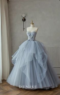 Christmas Outfit For Women, Outfit Ideas New Years Eve, Nails New Years, Debut Gowns, Debut Dresses, New Years Eve Outfit, New Years Nails, Hoco Nails, Royalty Dress