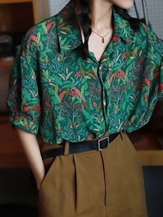 ⚡️Free Shipping 2022 Green Leaf Print Buttoned Blouse Green L under $15.00 in Shirts at AnotherChill.com Online. Style: Casual/Street/Vintage. Color: Green. Fabric Content: Polyester. Fit Type: Loose fit. Neckline: Turndown Collar. Sleeve Length: Short Sleeve. ✓2022 SUMMER OUTFITS. Check reviews and buy Green Leaf Print Buttoned Blouse today. Colorful Thrift Outfits, Alt Buissnes Casual, Fitted Vintage Green Shirt, Colorful Vintage Outfits, Vintage Shirt Outfit, 90s Mexican Fashion, Vintage Green Fitted Shirt, Sunflower Button Up Shirt, Green Clothes Aesthetic