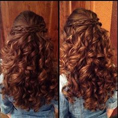 A imagem pode conter: uma ou mais pessoas Crimped Bridesmaid Hair, 2c Wedding Hairstyles, Homecoming Easy Hairstyles, Natural Hair Elegant Styles, Fancy Curly Hairstyles Prom, Hairstyles Color Ideas, Wedding Curly Hairstyles, Color Ideas Wedding, Prom Curly Hair