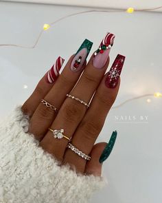 Christmas Nails 2023 With Gems, Christmas Nails 2023 Medium, Blingy Christmas Nail Designs, Colorful Christmas Nails Acrylic, Glitzy Christmas Nails, Glam Christmas Nails Acrylic, Christmas Nails Gems Rhinestones, Christmas Nails Diamonds, Christmas Nails Jewels