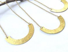 Torc Necklace, Profile Unique, Cork Necklace, Brass Pendant Necklace, Boho Chic Necklace, Stone Accessories, Ankle Jewelry, Women Anklets, Hammered Brass