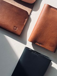 Minimalist leather wallet - Designed to combine elegance, comfort, and durability. Perfect for carrying in the front pocket of your shirt or pants. Crafted from premium vegetable-tanned Italien leather, hand stitched with all edges meticulously burnished. Capacity :  The wallet can hold up to 8 cards across two pockets, along with bills folded in half. Dimensions: - Width: 10 cm - Length (folded): 7 cm  - Length (unfolded): 15 cm  Personalization: - Free personalization possible up to 2 characte Minimalist Trifold Wallet For Everyday Use, Leather Trifold Wallet With Coin Pocket For Everyday, Leather Trifold Wallet With Card Slots For Everyday, Minimalist Leather Trifold Wallet With Card Slots, Minimalist Leather Trifold Wallet With Interior Card Slots, Minimalist Trifold Card Holder For Everyday, Classic Leather Wallet, Vegetable-tanned, Vegetable-tanned Trifold Wallet For Everyday Use, Vegetable-tanned Trifold Wallet For Daily Use