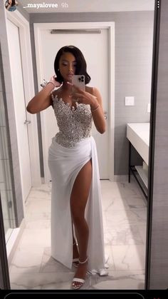 Baddie Prom Dresses Sparkle, Brown Girl Prom Dress, Silver Prom Dresses Black Women, Baddie Prom Dresses Silver, Gold Prom Dresses Black Women With Date, Matric Dance Dresses