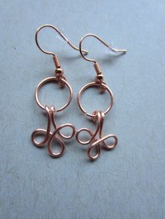 I made it with copper wire chain length is 1.5 inches Beautiful eye-catching copper earrings for parties and outings, a great gift for someone you love copper is also associated with healing and positive energy Copper and silver will tarnish over time avoid/ limit contact with anything wet or moist like lotions, soaps and never wear it where it can come in contact with water to prolong the shine if tarnish just simply polish the piece with a jewelry polishing cloth I just started this shop so I' Rose Gold Copper Wire Earrings As Gift, Nickel Free Rose Gold Copper Wire Earrings, Nickel-free Rose Gold Copper Wire Earrings, Copper Jewelry Diy, Copper Wire Earrings, Wire Wrap Jewelry Designs, Wire Jewelry Tutorial, Earring Dangle, Wire Jewelry Designs