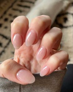 Natural Acrylic Nails Short With Design, Luminary Nails Design Neutral, Natural Acyrilics Nails Short, Short Nail Extensions Gel, Natural Round Nail Ideas, Simple Short Oval Nails, Super Natural Nails, Nail Natural Design, Fall Clean Girl Nails