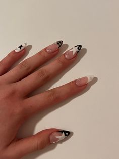 Nails Cool Girl, Nail Ideas Simple Fall, Nail Inspo For Concert, Black And White Blooming Gel Nails, Rap Concert Nails, Ken Carson Nails, Nails Acrylic Unique, Nails Grunge 90s, Cute Nail Designs Black