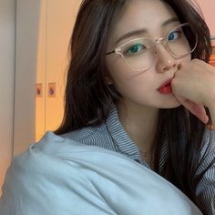 Pretty Asians With Glasses, Asian Glasses, Korean Glasses, Fancy Glasses, Clear Glasses Frames, Trendy Glasses