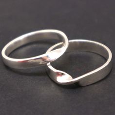 "Sterling Silver Mobius Ring. It's a great alternative for wedding ring. Base Material: 925 Sterling Silver Men Ring Depth: 4mm Women Ring Depth: 2.5mm Metal Stamped: 925 Thickness: 1.5mm Crafting Time: 7 - 10 working days (Non-Peak Season. We try to make it earlier) Shipping Time: 7 - 10 Days (Please top up for Express if you need it urgent) Engraving: Yes. (Please contact us for additional cost.) Plating: Yes. Available in Gold or Rose Gold (Please contact us for additional cost.) Packaging: O Promise Ring Simple, Ring For Couple, Mobius Ring, Silver Men Ring, Wolf Jewelry, Nature Ring, Matching Ring, Infinity Ring, Ring Simple