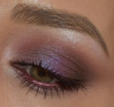 Soft Smokey Eye Makeup Tutorial, Soft Smokey Eye Makeup, Makeup Tutorial Glam, Soft Smokey Eye, Metallic Eyes, Purple Eye Makeup, Smokey Eye Makeup Tutorial, Purple Makeup