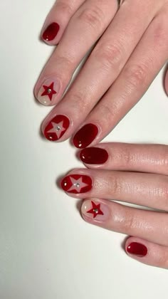 Star Gel Nail Designs, Gel Manicure Inspo Short, Christmas Nails Non Acrylic, Nail Gel Christmas, Short Nail New Year Designs, Christmas Nails Abstract, Easy Funky Nails, Star Nail Designs Short, Christmas Jelly Nails