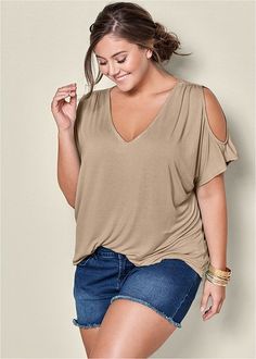 COLD SHOULDER V-NECK TOP CUT OFF JEAN SHORTS BANGLE SET  - Jean Shorts - Ideas of Jean Shorts #JeanShorts Plus Size Summer Fashion, Plus Size Summer Outfits, Moda Plus, Stylish Plus, Moda Plus Size, Curvy Outfits, Short En Jean, Fesyen Wanita, Summer Outfits Women