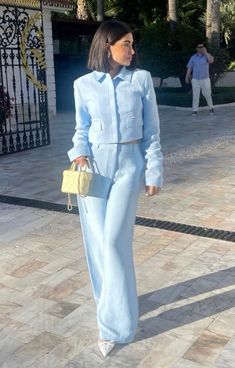 Brunch Outfit Modest, Elegant Outfits For Women Casual, Classy Modest Summer Outfits, Light Blue Outfit Aesthetic, Light Blue Pants Outfit, Causal Chic Outfits, Date Night Outfit Ideas, Night Outfit Ideas