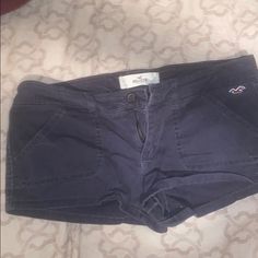 Juniors Hollister’s Navy Blue Shorts Size 9 Social Stretch Absolutely Comfortable Bearly One Navy Mid-rise Casual Bottoms, Blue Short Pants With Pockets, Casual Blue Short Pants, Blue Cotton Short-length Pants, Short Length Blue Cotton Pants, Hollister Shorts, Navy Blue Shorts, Blue Shorts, Hollister