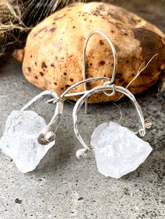 Raw Quartz Earrings - Raw Stone Earrings - Raw Crystal Earrings - Raw Clear Quartz Earrings - Raw Stone Jewelry - Wedding Jewelry - Bridal You will receive this pair of stunning sterling silver mini Zingara Earrings with a gorgeous clear natural crystal. They are the perfect addition to your everyday wardrobe! And giving you that extra bling when you need it. Earwires are also sterling silver and handmade and super comfortable for every day wear. Everyone knows that those lucky, April-born souls Raw Crystal Earrings, Raw Clear Quartz, Raw Stone Earring, Raw Stone Jewelry, Modern Jewellery Design, Wearable Art Jewelry, Raw Quartz Crystal, Raw Quartz, April Birthstone