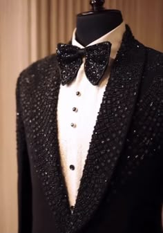 Wedding Entries, Tuxedo Designs, Md Suits, White Wedding Suits For Men, Men African Wear, Wedding Clothes For Men, Indian Wedding Clothes For Men, White Wedding Suit, Indian Wedding Clothes