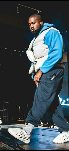 Yeezy Foam Runner Outfit, Foam Runner Outfit, Kanye West Adidas Yeezy, Runner Outfit, Yeezy Foam Runners, Kanye West Wallpaper, Kanye West Outfits, Kanye West Adidas, Kanye Fashion