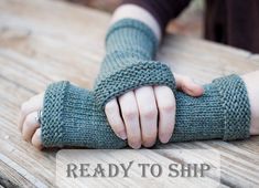 OUTLANDER / Castle Leoch Fingerless Gloves / Claire's - Etsy Castle Leoch, Cable Fingerless Gloves, Gloves Design, Knit Gloves, Fingerless Gloves Knitted, Fall Winter Wardrobe