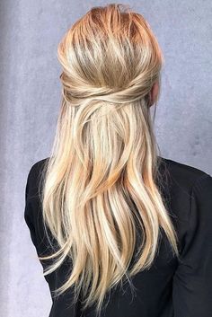 The essential guide to 2020 wedding hair | Updos, ponytails, soft waves Straight Wedding Hair, Down Wedding Hairstyles, Wedding Hair Half, Half Up Half Down Wedding, Vintage Wedding Hair, Simple Wedding Hairstyles, Hairstyles Wedding, Wedding Hairstyles Half Up Half Down, Wedding Hair Down