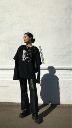 Maxamilist Fashion, Grunge Work Outfit, Festival Outfit Winter, Leather Pants Street Style, Leather Pants Outfit Winter, Grunge Street Style, Pick Your Outfit, Peony Aesthetic, Trending Streetwear