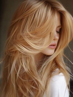 Light Golden Blonde Hair Color, Honey Blonde Hair Color Ideas, Yellow Blonde Hair, Balayage Long Hair, Strawberry Blonde Hair Color, Layered Hair With Bangs, New Short Hairstyles, Hair Color Options