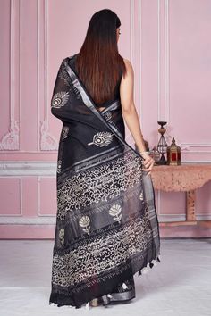 Flaunt your elegant style every day in this elegant black floral print linen saree with silver zari border. It comes with a matching blouse piece. Disclaimer: The shown stitched blouse on the model is for display purpose only. The saree comes with a matching blouse piece and finished with fall and piko. Tussar Silk Sarees, Indian Clothing Store, Latest Designer Sarees, Linen Saree, Fashion Journals, Tussar Silk Saree, Traditional Fabric, Black Floral Print, Pure Silk Sarees