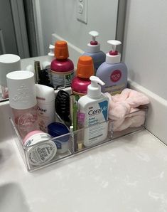 Apartment Room Set Up, Aesthetic Shower Products, Penyimpanan Makeup, Body Hygiene, Shower Organization, Hygiene Care, Shower Skin Care, Pretty Skin Care, Bath And Body Care