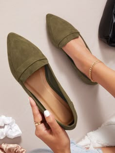 Faux Suede Notched Pointed Toe Flats Bellies For Women Footwear, Casual Footwear Women, Elegant Outfit Ideas, Women Business Casual, Pointed Ballet Flats, Mr Price, Women Footwear, Work Shoes Women, Cute Shoes Heels