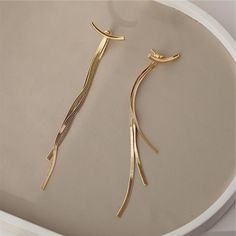 These delightful everyday long tassel earrings are a combo of a gold curved bar and glimmering gold herringbone threads.Fun, chic, and glam, the ear jackets let you two-step, remove the tassel and rock the studs for subtle sophistication. Dullness is not an option! Multi-purpose and fits all occasions. • S P E C I F I C A T I O N • Drop Length: Approximate 3.9" Affordable Statement Linear Drop Earrings, Luxury Gold-tone Linear Drop Earrings, Gold Thread Earrings, Lingot D'or, Drop Earrings Gold, Long Tassel Earrings, Thread Earrings, Tassel Drop Earrings, Small Jewelry Box