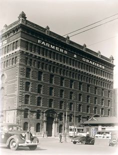 an old black and white photo of a farmer's & graham building in the early 20th century